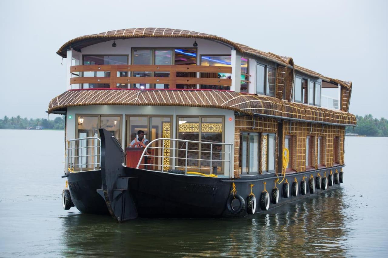 Marari Houseboat Hotell Mararikulam Exteriör bild