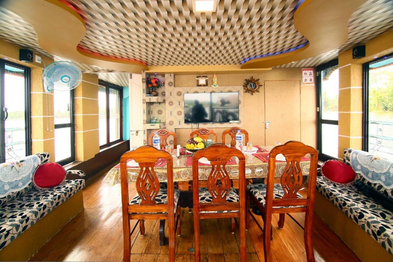 Marari Houseboat Hotell Mararikulam Exteriör bild