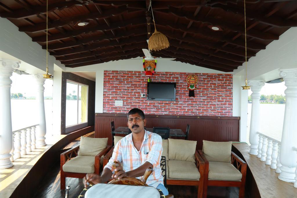 Marari Houseboat Hotell Mararikulam Exteriör bild