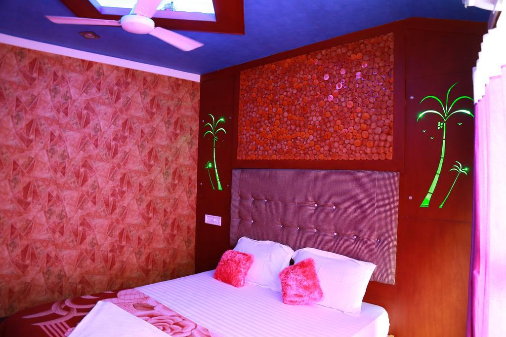 Marari Houseboat Hotell Mararikulam Rum bild