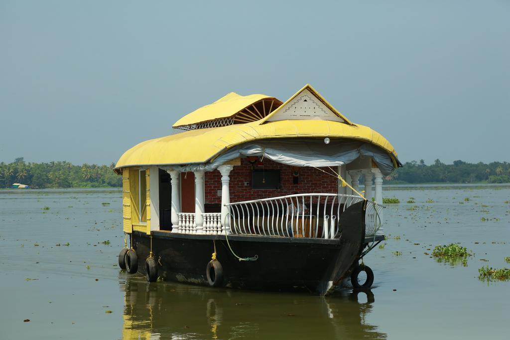 Marari Houseboat Hotell Mararikulam Exteriör bild