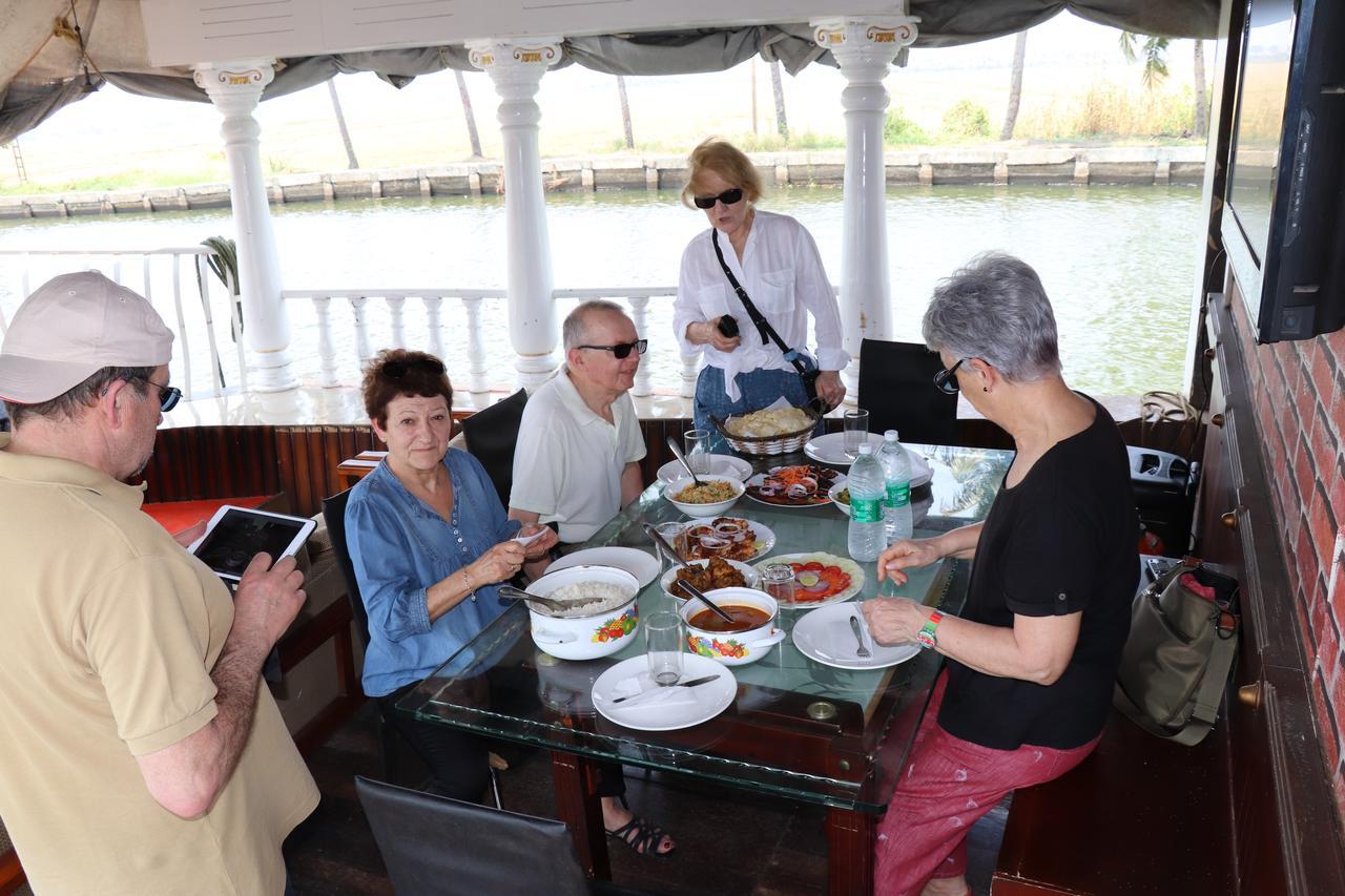 Marari Houseboat Hotell Mararikulam Exteriör bild