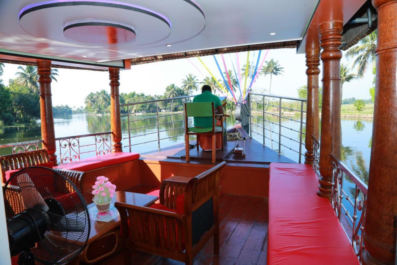 Marari Houseboat Hotell Mararikulam Exteriör bild